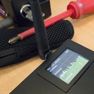 Im eigenen Betriebssystem RouterOS hat MikroTik das proprietäre Polling-Protokoll Nv2 implementiert.