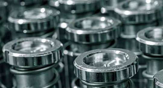 Die Ringmetall-Gruppe hat die Auswertung für das erste Halbjahr 2026 jetzt vorgelegt. Folgende Ergebnisse kann der Spezialverpackungsspezialist melden ...(Bild:  Ringmetall)