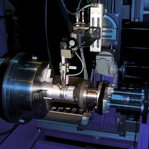 Bild 1: Mechanisiertes WIG-Schweißen von Aluminiumwerkstoffen mit Lichtbogenhöhensteuerung.
