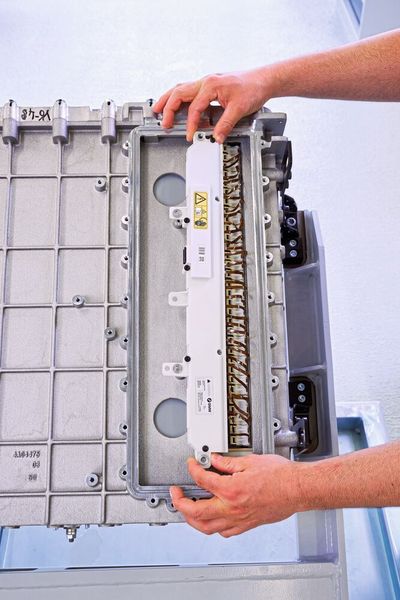 Das Brennstoffzellensystem des BMW iX5 Hydrogen (Bild: BMW)