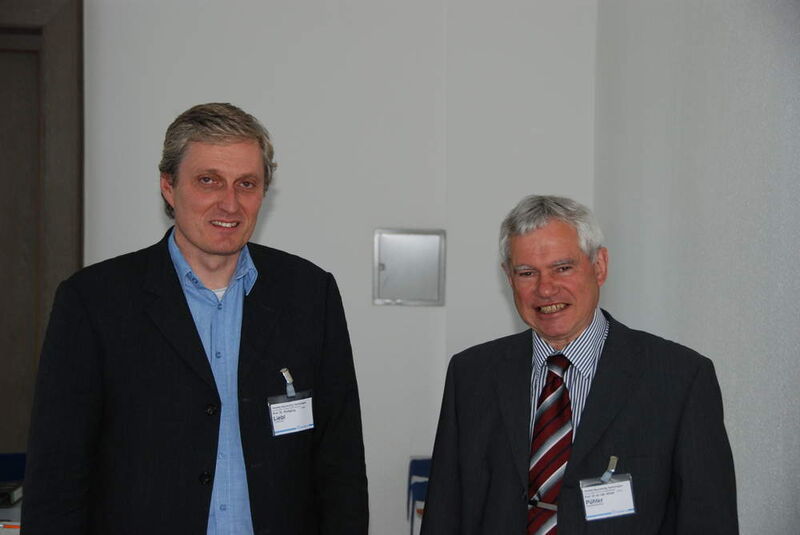 Prof. Wolfgang Liebl (links) und Prof. Alfred Pühler nahmen Stellung zu aktuellen Fragen der ultraschnellen Sequenziertechnologien.  (Bild: LaborPraxis)