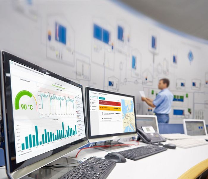 Mit Proficloud.io und den Smart Services können Produktionsmaschinen auch aus der Ferne überwacht und Wartungsmaßnahmen intelligenter geplant werden. (Bild: Phoenix Contact)