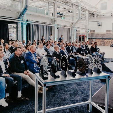 Der Smart Factory Day 2026: Start bei Mercedes-Benz in Berlin-Marienfelde in der Montage des Axial-Fluss-Motors. (Bild: Kateryna Myronenko)