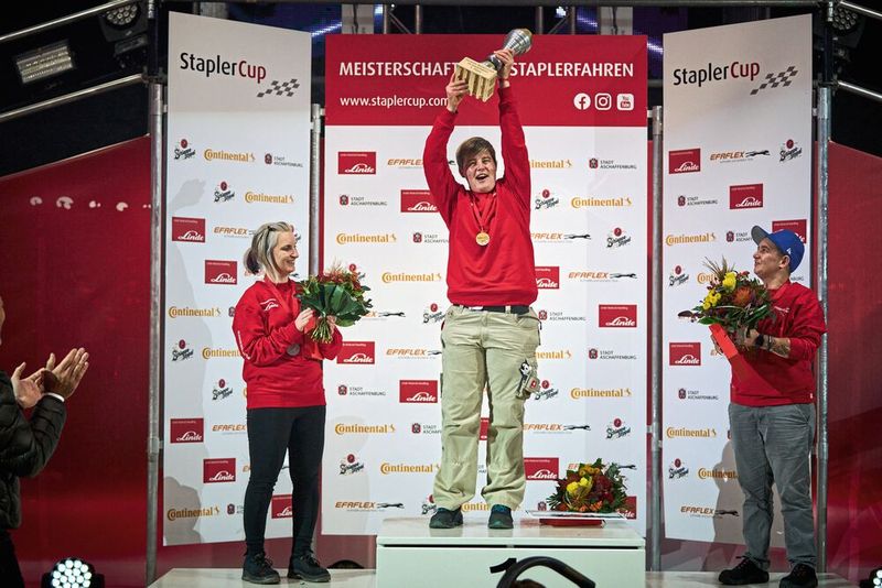 Frauenpower auf dem Treppchen: Melanie Holl (Platz 1), Barbara Marr (Platz 2) und Steffi Schache (Platz 3). (Bild: Linde-MH)