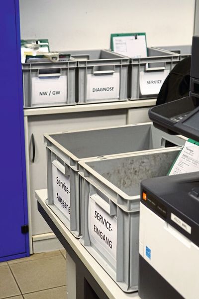 Ordnung ist das halbe Leben: So sind Aufträge und andere Unterlagen für jeden jederzeit ohne Mühe zu finden. (Bild: Dominsky/»kfz-betrieb«)
