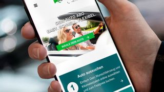 Die Kunden können die Fahrzeuge per Smartphone abonnieren. (Bild: Vive-la-Car)