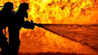 Laut dem Institut für Schadensverhütung und Schadenforschung liegen die Brandursachen in Deutschland in 31 % der Fälle an Elektrizität und zusätzlich 10 % an Überhitzung. (gemeinfrei)