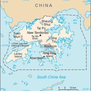 Das teilautonome Hongkong liegt vor der südchinesischen Küste und spielt eine wichtige Rolle als asiatisches Finanzzentrum.