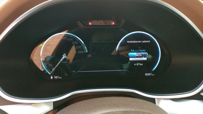 Laden lässt sich der G80 Electrified mit maximal 240 kW an einer entsprechenden Ladesäule. (Bild: Thomas Günnel/Automobil Industrie)