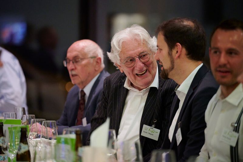 Impressionen vom ELEKTRONIKPRAXIS Frühlingsfest 2023 im Ketterer Kunst mit der Verabschiedung von Johann Wiesböck.  (Bild: © EYE AM CHRIS)