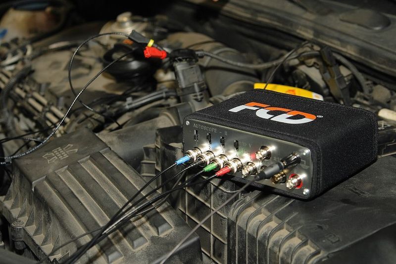 Der Datenlogger „VCDS“ zeichnet auf bis zu acht Kanälen Messwerte selbstständig auf. Eine vorherige Einstellung/Kalibirierung ist nicht notwendig, die Auswertung erfolgt mithilfe eines kostenlosen PC-Programms.  (Foto: FCD)