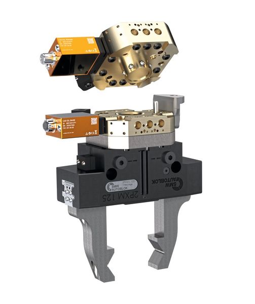Induktive Koppelsysteme – hier das C40 Automation (orange) – ermöglichen auch den automatischen Greifer- oder Werkzeugwechsel, zum Beispiel mit dem Schnellwechselsystem AcuGrip-TC. (Bild: SMW-Autoblok / SMW-electronics)