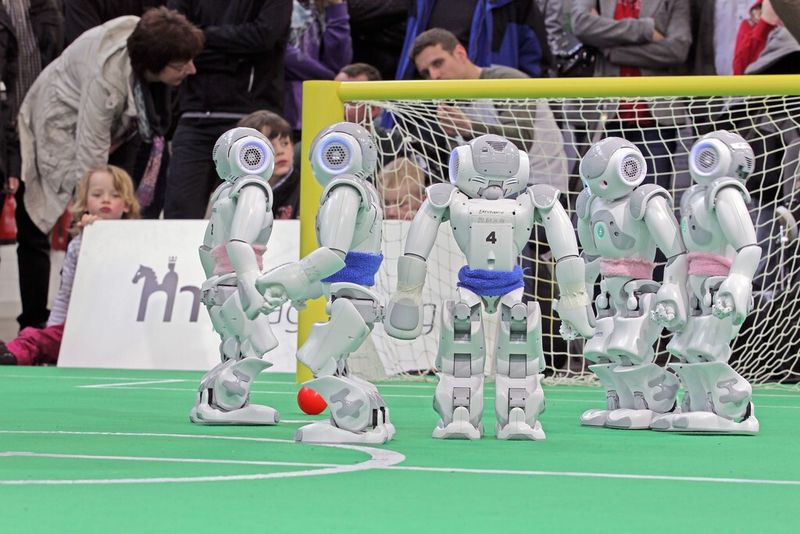 Standard-Platfform Nao beim Robocup Major 2013, dem Wettbewerb der Wissenschaftler. (Bild: Robocup Pressefoto)