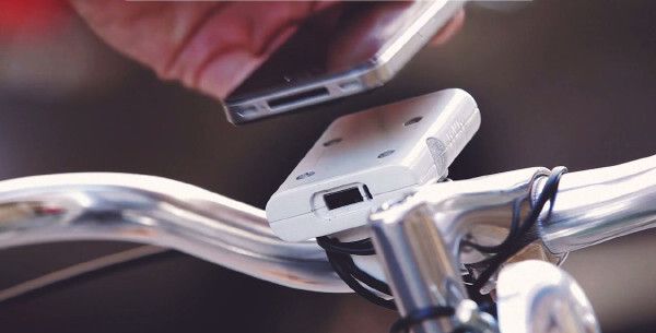 Mit dem Smart-Wheel wird auch ein Smart-Light geliefert.  (FlyKly)
