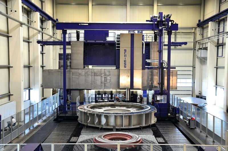 Also presented at EMO by Schiess, manufacturer of large machining centres, is its multitasking-machine 