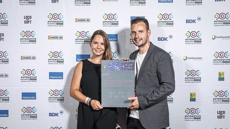 Der freie Kfz-Betrieb Christ aus Nersingen bei Neu-Ulm steuert seine Werkstattauslastung mit künstlicher Intelligenz, um die Vier-Tage-Woche umzusetzen. Damit sicherte sich das Unternehmen einen Platz als Gewinnerbetrieb in der Kategorie Digitalisierung. (Bild: Stefan Bausewein)