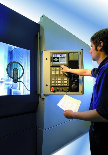 Bild 3: Die Verfügbarkeit ist eine der wichtigsten Eigenschaften einer Werkzeugmaschine. Fanuc-CNC tragen mit ihrer besonders hohen Ausfallsicherheit zu besten Werten bei.Bild: Fanuc GE (Archiv: Vogel Business Media)