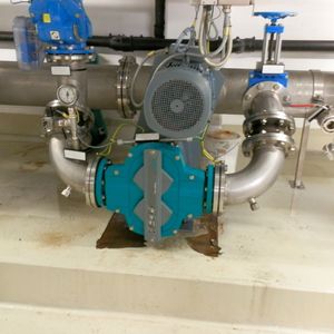 Ein Vorteil der Drehkolbenpumpe aus der Tornado T2-Serie ist ihre Kompaktheit. Durch den oberhalb des Pumpenraums angebrachten Motor entsteht eine der kürzesten Pumpen auf dem Markt.