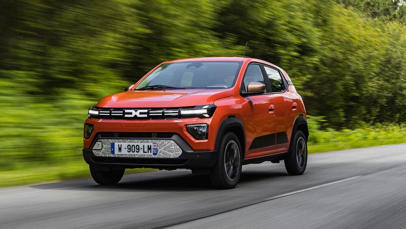 Der Dacia Spring hat ein umfangreiches Facelift erhalten.(Bild:  Dacia)