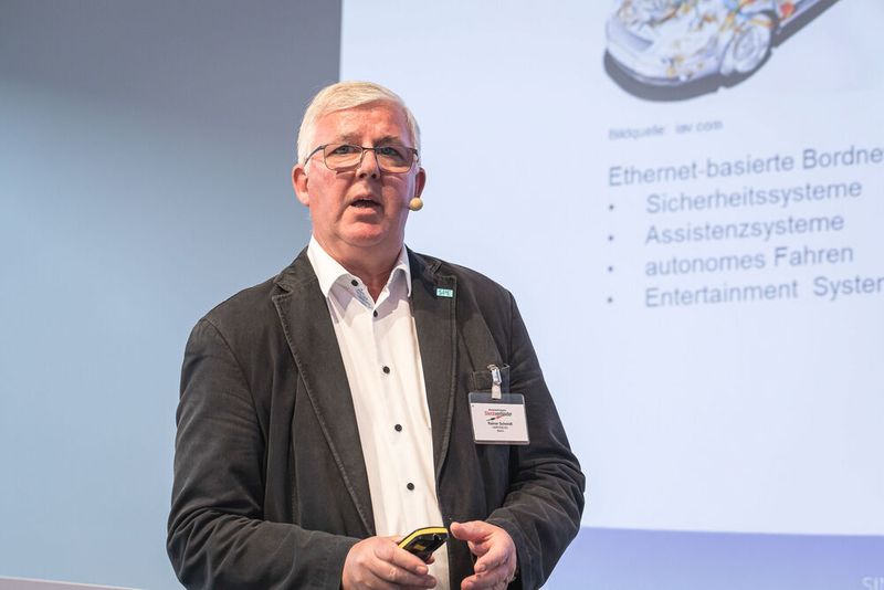 16. Anwenderkongress Steckverbinder: Der SPE-Tag am 4. Juli 2022 zog wieder viele interessierte Zuhörer an. Abgedeckt wurden fast alle Themen im Bereich Single Pair Ethernet vom Standard über das Marktpotenzial, Rückwärtskompatibilität, Schirmung, Messtechnik bis hin zum neuen Standard SPE M12 Hybrid. (Bild: Elektronikpraxis)