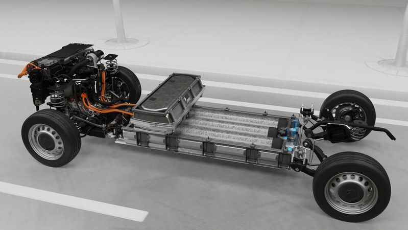 Statt der großen Batterie stecken im Unterboden des E-Jumpy drei Wasserstofftanks.