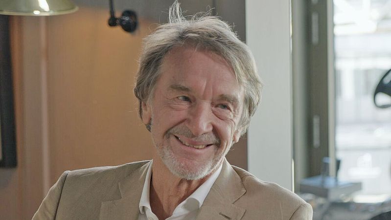 Jim Ratcliffe, der Gründer von Ineos Automotive, will eine zweite Baureihe entwickeln und dann auch regenerativ antreiben.(Bild:  Ineos)