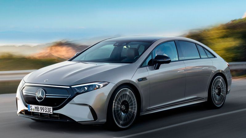 Vorne trägt der EQE die typische EQ-Frontmaske. Hier ein Rendering.(Bild:  ampnet)