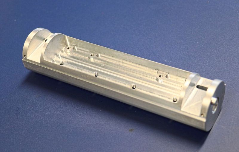 In zwei Aufspannungen zum fertigen Bauteil. Die 5-Achs- Bearbeitung spart zahlreiche Umrüst­vorgänge und verschiedene Spannvorrichtungen.  (Bild: pL Lehmann)