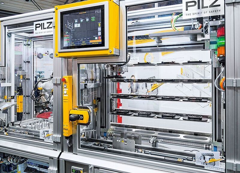 Modular zur Fabrik der Zukunft: Pilz zeigt auf der Messe Automatisierungslöungen für die Schutztürzuhaltung. (Pilz)