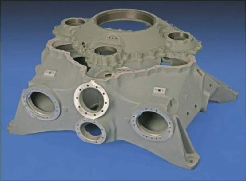 Sandguss-Helikoptergetriebe aus ZE41 und Deckel aus WE43; Dimensionen 1,4 m x 0,85 m x 0,45 m bei etwa 100 kg Gewicht des Getriebes und 27 kg des Deckels.  (Stone Foundries Ltd. London, UK)