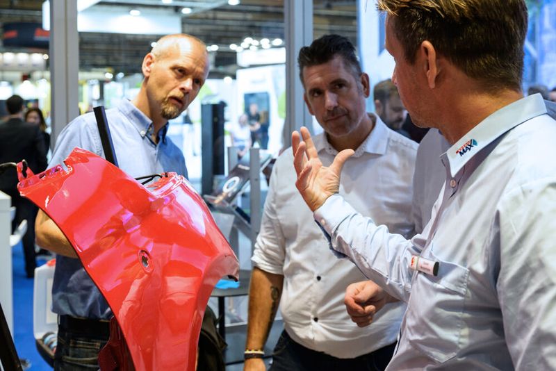Auf der Automechanika Frankfurt 2024 können Flottenmanager und Verantwortliche in Versicherungen am 12. September viel über die Unfallschadenreparatur und die Zusammenarbeit mit den Kfz-Betrieben lernen.(Bild:  Messe Frankfurt / Pietro Sutera)