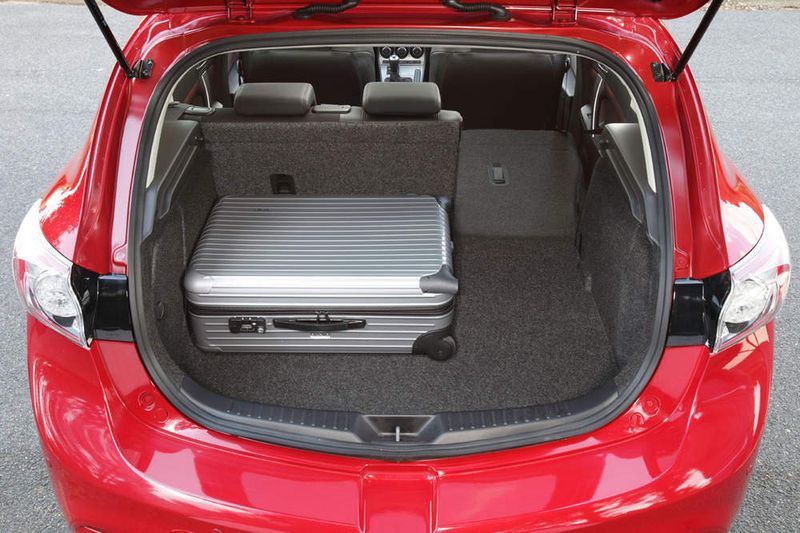 Für den Transport sperriger Gegenstände lassen sich die Rücklehnen der zweiten Sitzreihe im Verhältnis von 60:40 umklappen. (Archiv: Vogel Business Media)