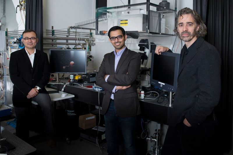 Haben eine Methode entwickelt, mit der sich katalytische Prozesse noch genauer untersuchen lassen: (v.l.n.r.) Yasin Ekinci, Waiz Karim und Jeroen van Bokhoven. (Paul Scherrer Institut/Mahir Dzambegovic)