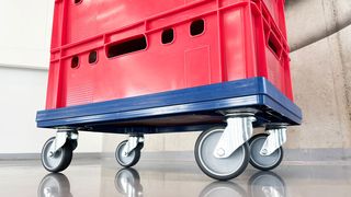 Soll im Vergleich mit Konkurrenzprodukten deutlich günstiger sein: der neue Eco-Transportroller von Torwegge. (Bild: Torwegge)