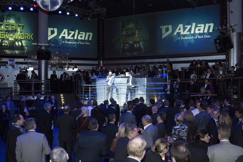 Am Mittwoch Abend fand auch die traditionelle Azlan-Party statt. Mehr als 650 Gäste wurden durch Michael Dressen und Michael Görner, die Gastgeber im Funpark Hannover, begrüßt.  (Bild: Azlan)