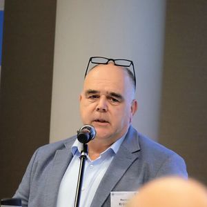 Thorsten Krämer informierte die Mitglieder über den aktuellen Stand bei den Auszubildenden in Hessen.(Bild:  Zietz – »kfz-betrieb«)