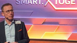 Frank Müller, Senior Vice President Brand Management bei Still, zeichnete beim Deep Dive „Zirkularität“ in der Hamburger Still-Arena eine Analogität zum in 10 Kilometern entfernt aufgeführten Musical „König der Löwen“ auf: „Das Leben, ein ewiger Kreis.“ (Bild: Maienschein)