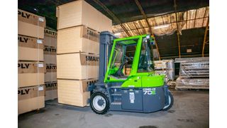 Der Combi-CB70E von Combilift in Aktion ... (Bild: Combilift)