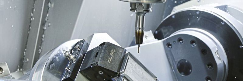 Diese Stanzwerkzeuge (bis 70 HRC) werden aus dem Vollen hartgefräst und 5-achsig simultan bearbeitet inklusive Schleifen der Schnittkanten. Diese Stanzwerkzeuge (bis 70 HRC) werden aus dem Vollen hartgefräst und 5-achsig simultan bearbeitet inklusive Schleifen der Schnittkanten.