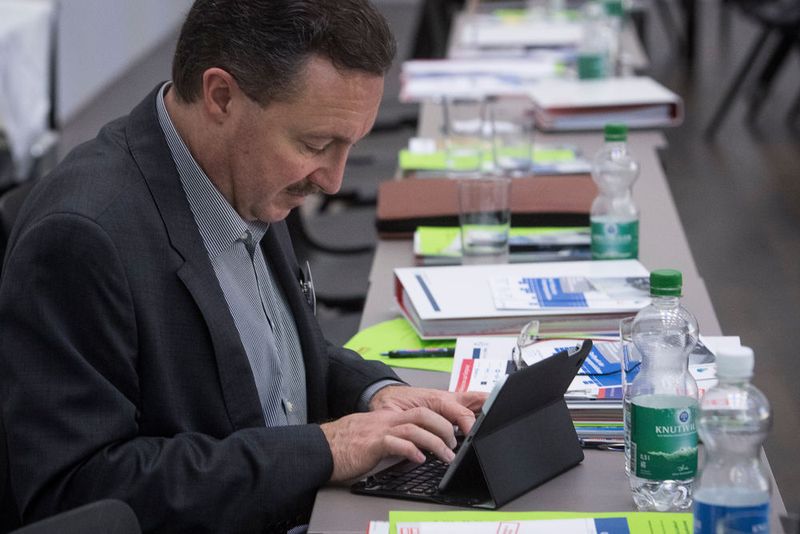 Der Kongress und die Tischmesse im Foyer boten einen angenehmen Rahmen für Gespräche und das Networking. (Thomas Entzeroth)