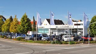 Das Autohaus Schweitzer in der Münchener Straße in Neuburg, westlich von Ingolstadt. (AH Schweitzer)