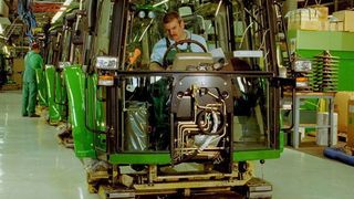 bei der Fahrzeugproduktion wird die Radiofrequenz-Identifikation (RFID) vielfach zur Produktionssteuerung und zur Nachverfolgung von Teilen eingesetzt. Bild: Siemens (Archiv: Vogel Business Media)