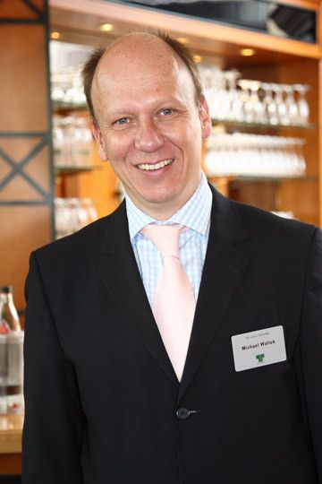 ... und Michael Wallek, Leiter Autohaus und Werkstattgeschäft Exxon Mobil, ihre Grußworte an die Einkaufsgesellschaft.  (Archiv: Vogel Business Media)