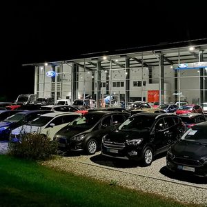 Rund 13 Monate dauerte die Bauzeit des Autohauses im Allerdinger Feld West 1.(Bild:  Autohaus Reuner)