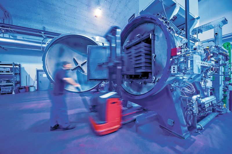 Wärmebehandlungen werden in der Medizintechnik als kritische Prozesse bewertet. Das Härten mit validierten Prozessen in validierten Anlagen gewährt die Gewissheit, dass jedes Teil im Ofen die optimalen Eigenschaften erzielt. (Härterei Gerster)