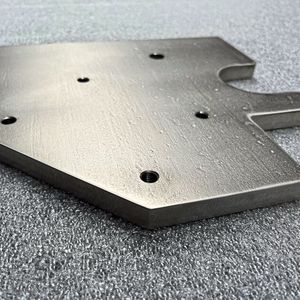 Schneidteile aus Dickblech kauft Hubl Edelstahltechnik mittlerweile über Orderspot.(Bild:  Hubl)