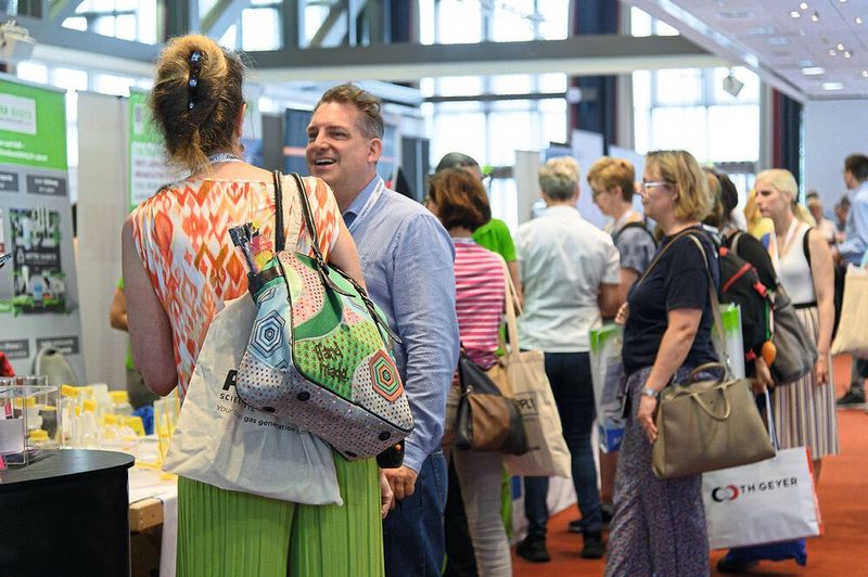 Auf der Messe kommen die Besucher direkt mit den Ausstellern ins Gespräch.    Mehr Infos zu den kommenden LAB-SUPPLY-Messen finden Sie auf www.lab-supply.info (Bild: Stefan Stark)