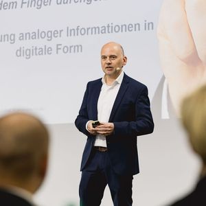 „Alles eine Frage der Digitalisierungsstrategie“ – Dr. Thomas Paulus zeigt, wie KSB mit dem Business Innovation Lab seine digitale Zukunft gestaltet und Kulturwandel, Design Thinking und Projekte vorantreibt.(Bild:  Stefan Bausewein)