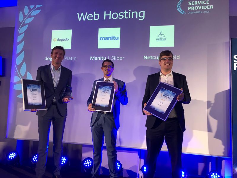 Stolze Gewinner der Kategorie „Web Hosting“ (v.l.): Platin für Dogado, Silber für Manitu und Gold für Netcup. ()