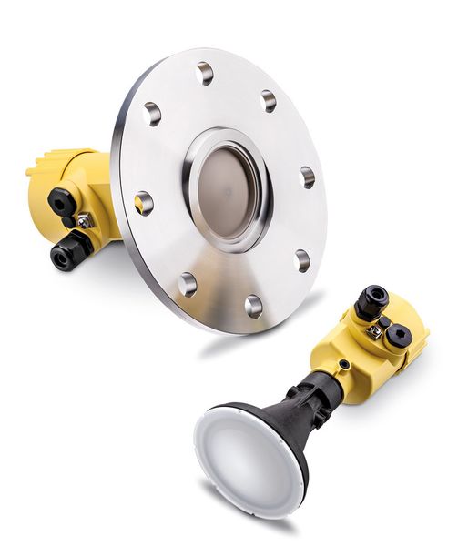 The new Vegapuls 69 is available in two versions. A simple version with a light plastic antenna of PP and a lens antenna integrated in a flange. (Vega)